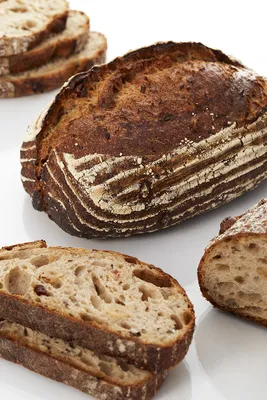 Pain aux graines et aux fruits